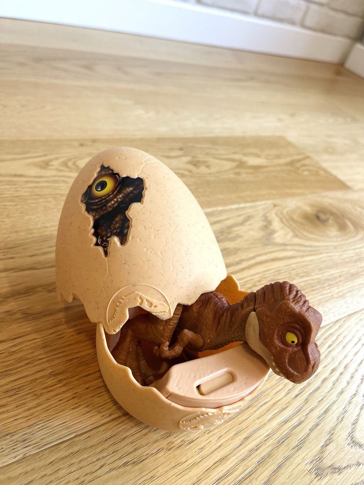 Jurassic World wykluwajacy sie dinozaur Mattel stan idealny