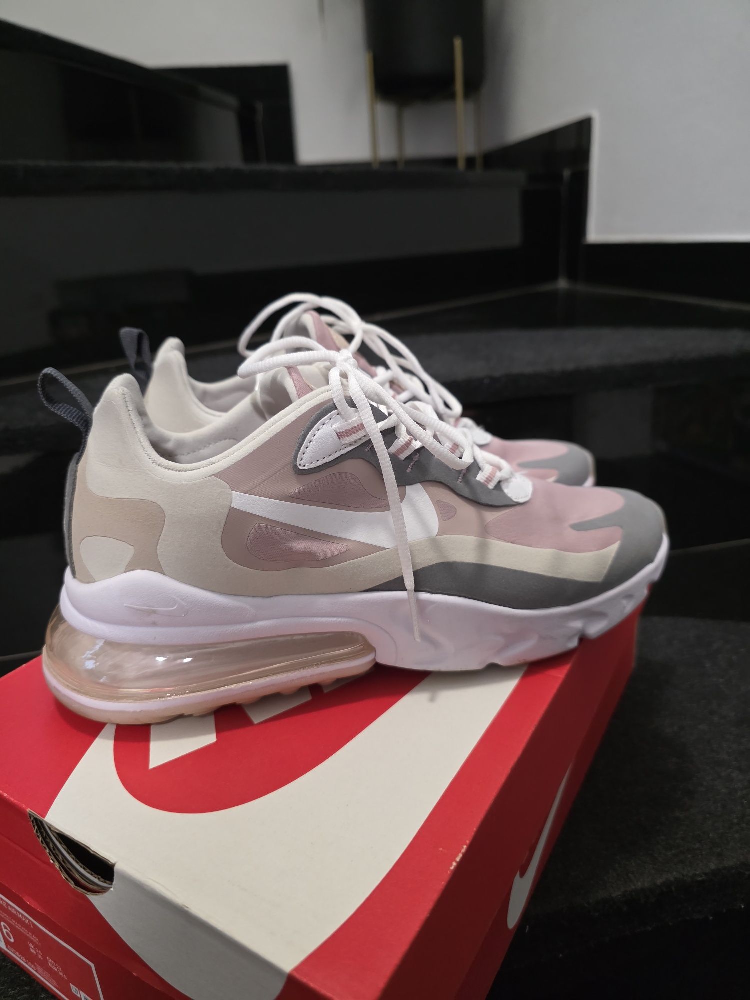 Nike 270 React. 39