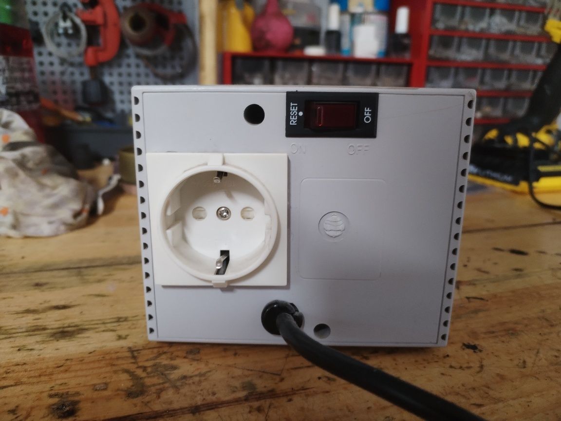 Стабілізатор POWECOM