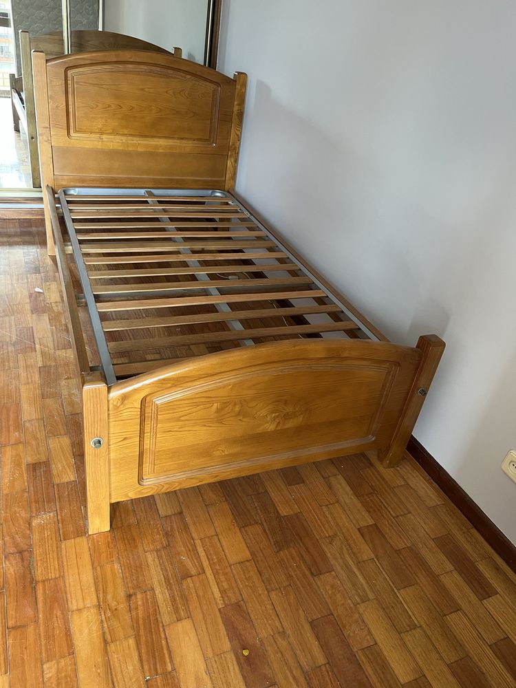 Cama solteiro com estrado
