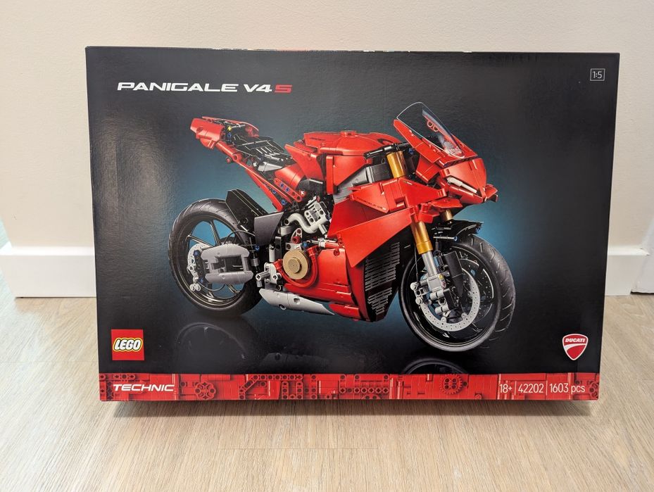 Lego Technic - Ducati Panigale V4 S Motorcycle - 42202