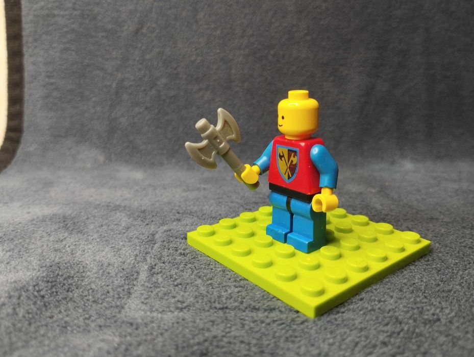 Minifigurka Oryginalna LEGO Castle Crusader Axe cas107