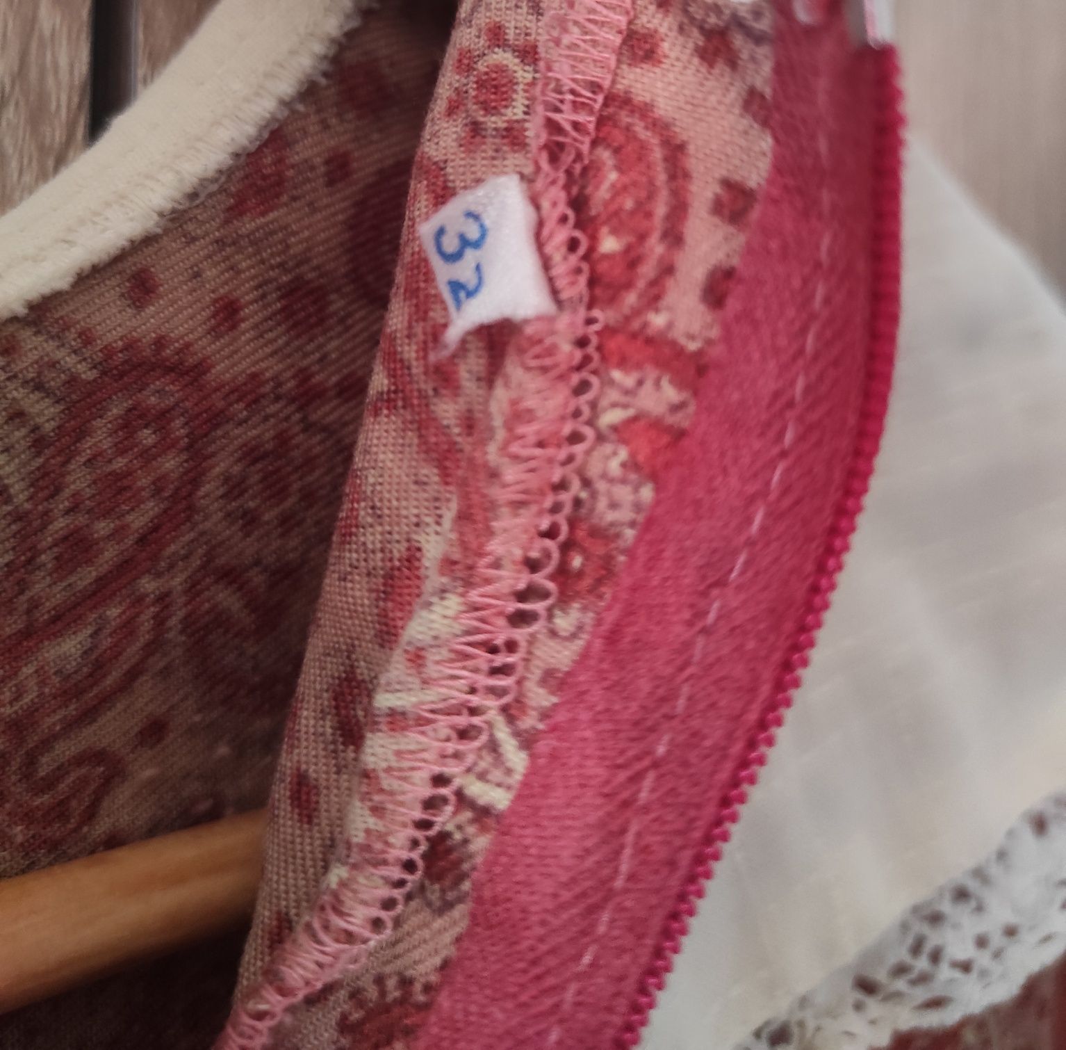 Vestido vintage com padrão paisley