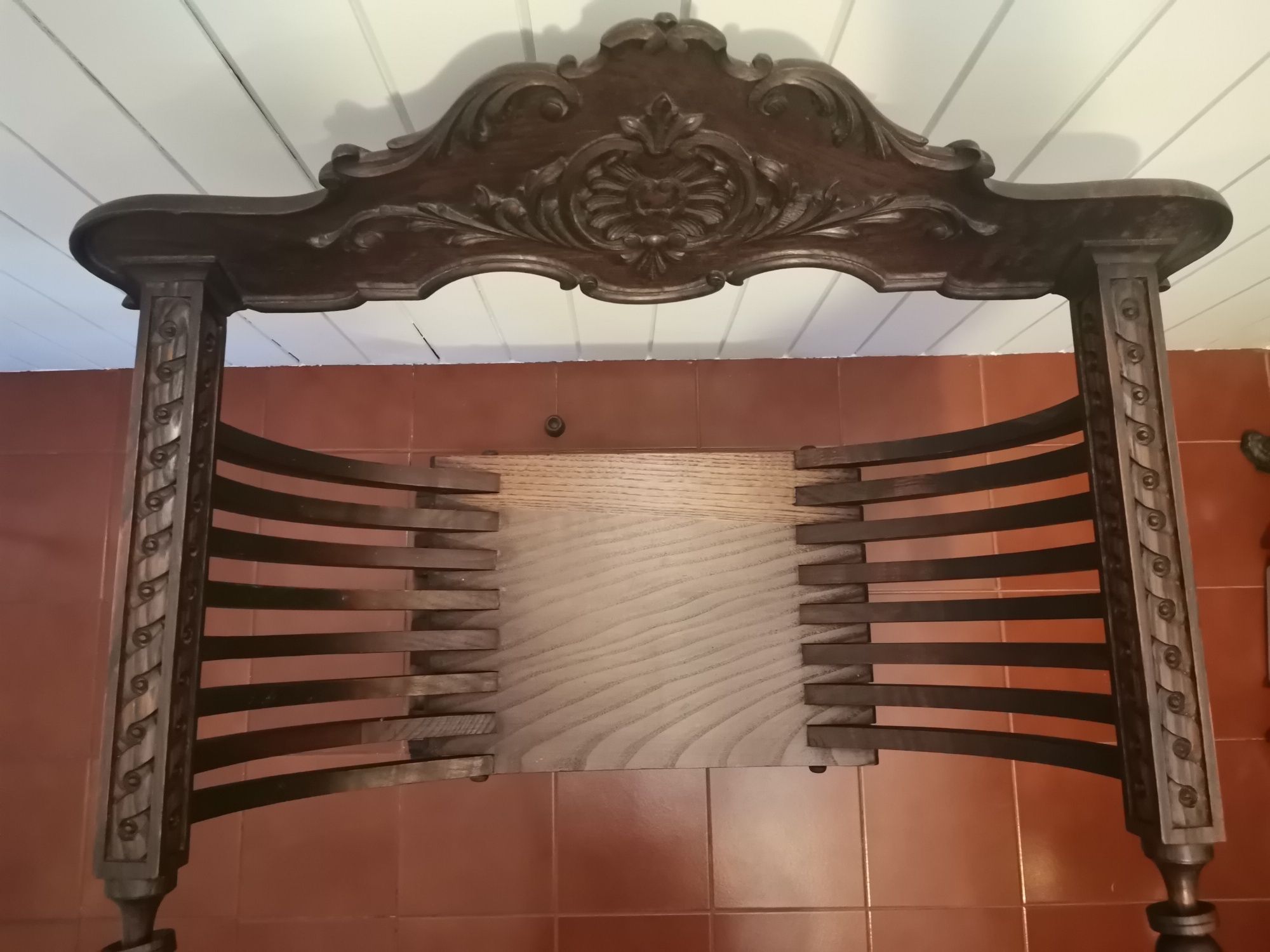 Cadeirão Antigo.