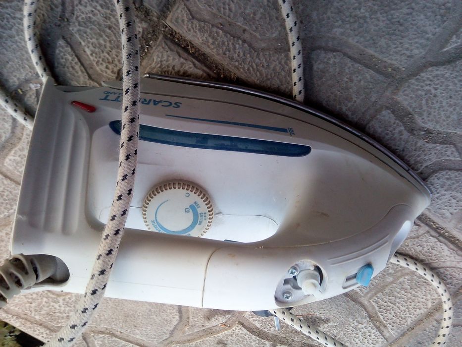 Утюг Scarlet рабочий или на запчасти или под ремонт.