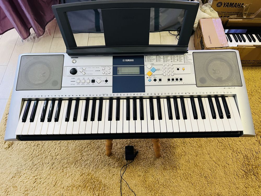 Yamaha E 323 Офіціал.