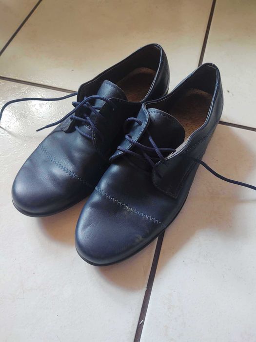 sprzedam buty chłopięce komunijne roz. 34