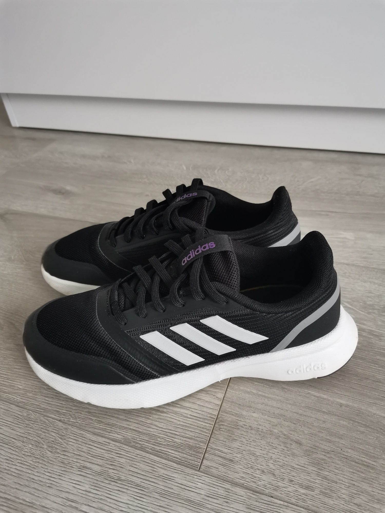 Кросівки Adidas 38