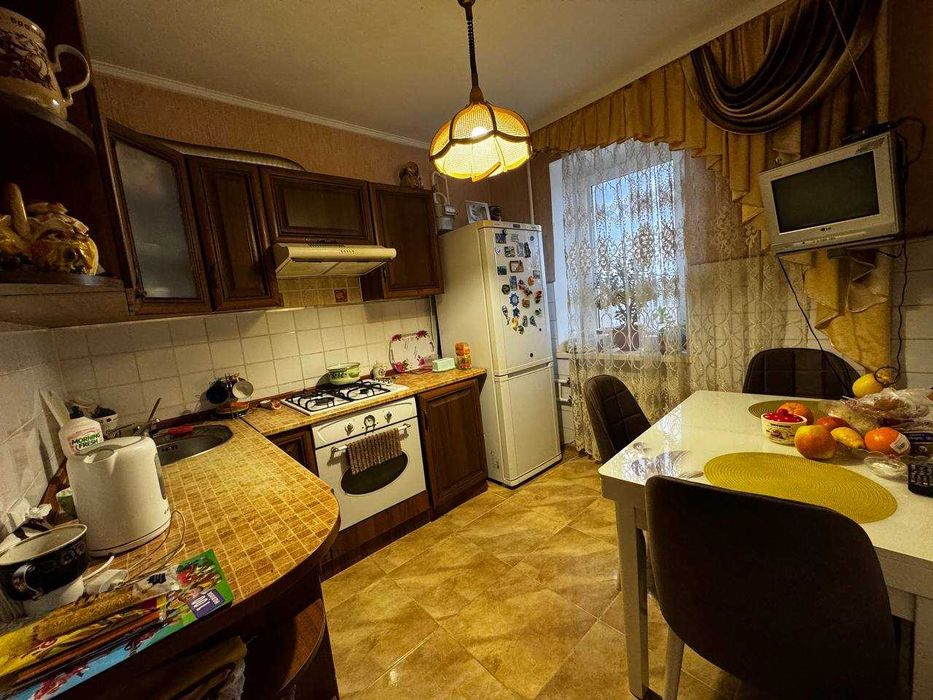 1к квартира, Озерна, вигляд на озеро, меблі, техніка, 38м² цегла 8/10п