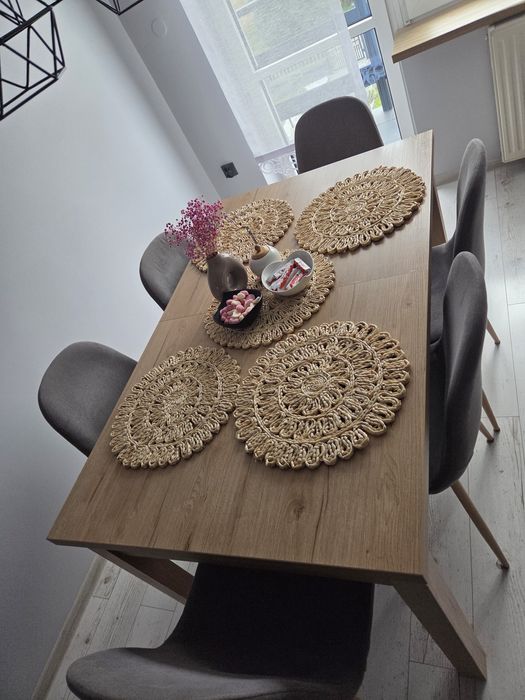 Stół + 6krzeseł +reszta salonu