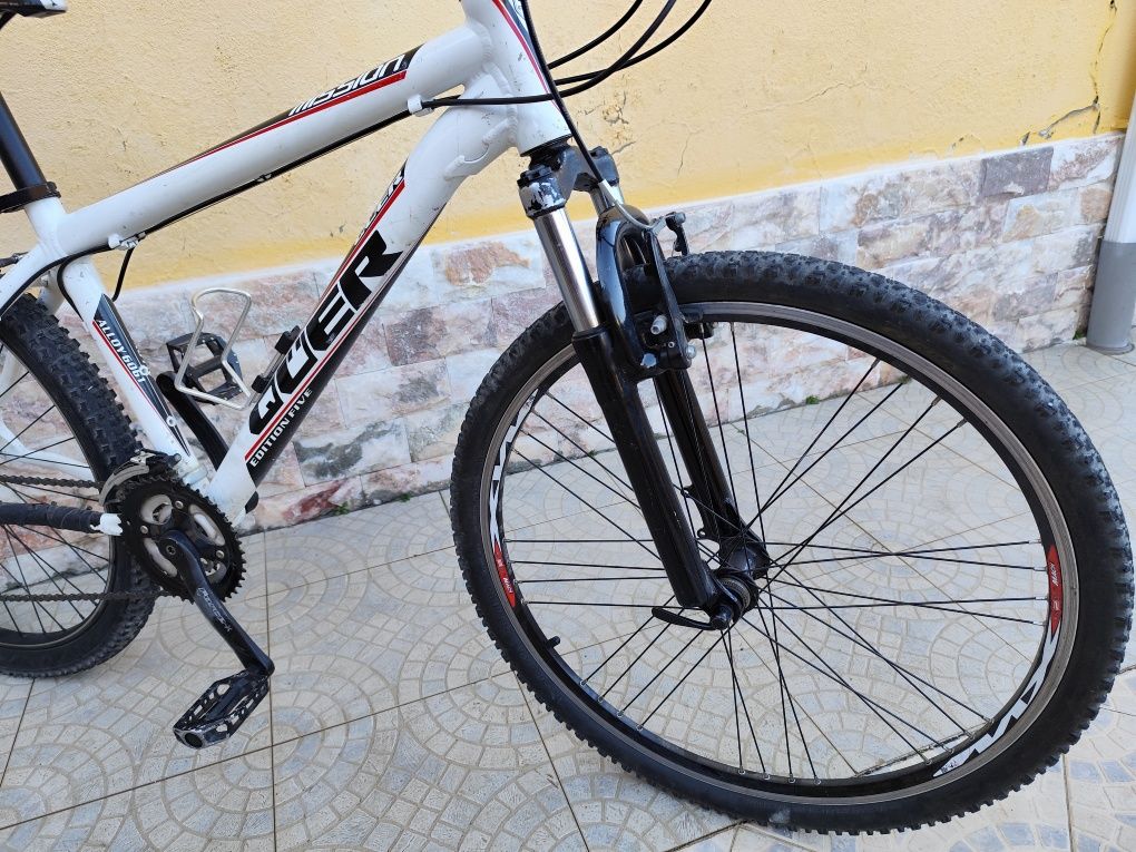 Bicicleta marca Quer