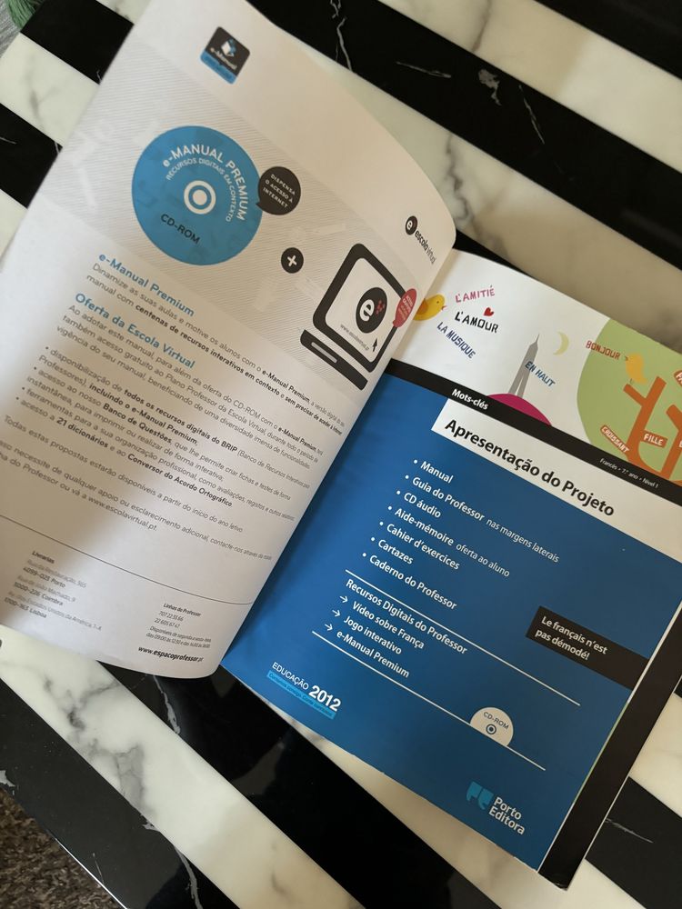 Manual de Francês 7°ano Porto Editora