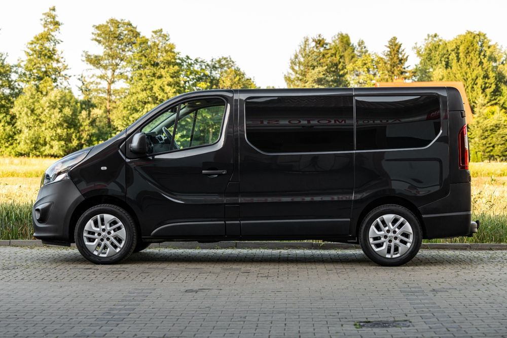 Wynajem busa 8-osobowy OPEL VIVARO 1.6 BiTurbo