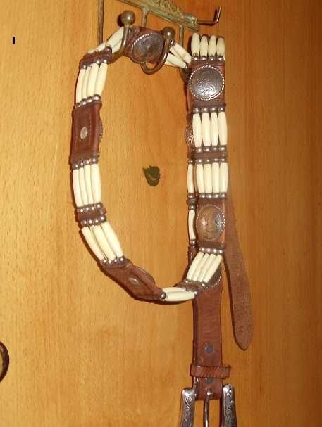 Cinto de couro vintage Tony Lama com contas de osso, conchas de prata