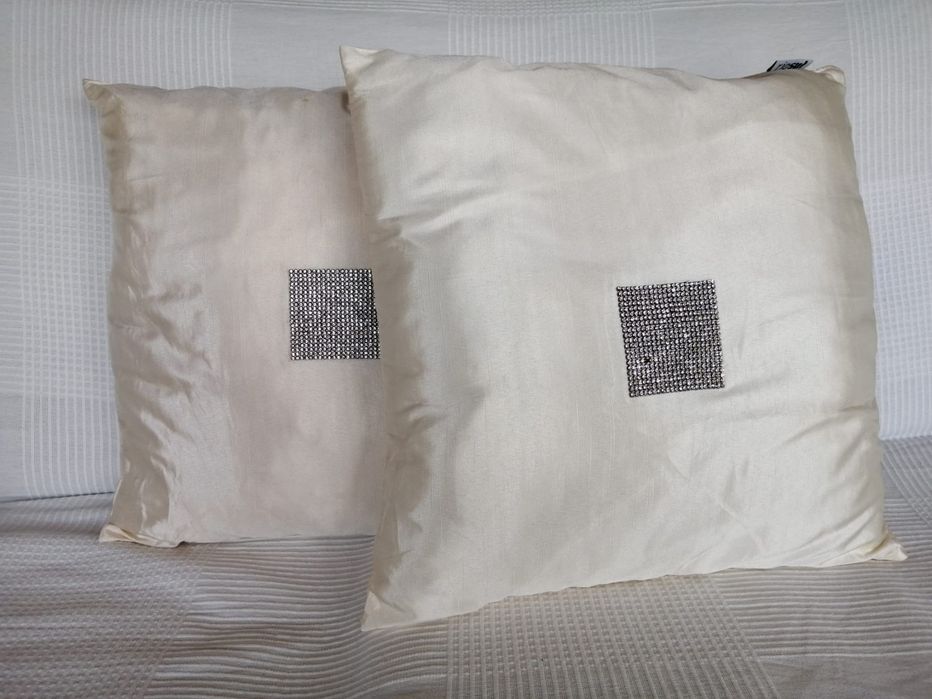 Conjunto de capas de almofadas creme com brilhantes