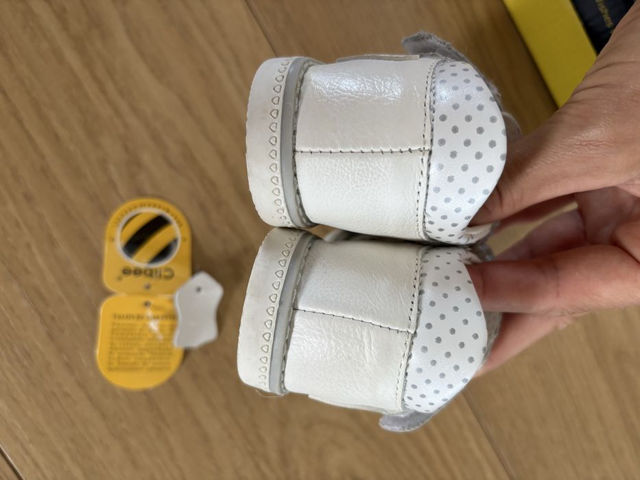 Clibee białe półbuty sandały rozmiar 21 skóra naturalna