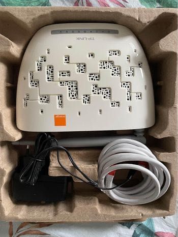 Sprzedam używany router Wi-Fi TP-Link TD-W8950N Orange.