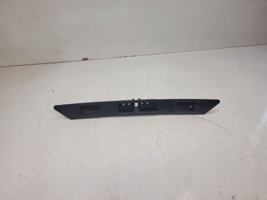 PODŚWIETLENIE OBUDOWA TABLICY AUDI A3 A4 8P4827574