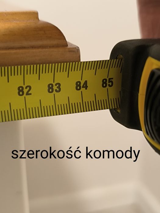Szafa komoda stoliczek z krzesłami