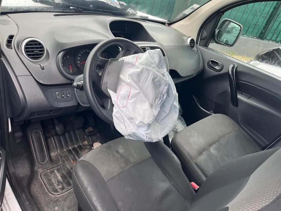 Renault kangoo acidentada