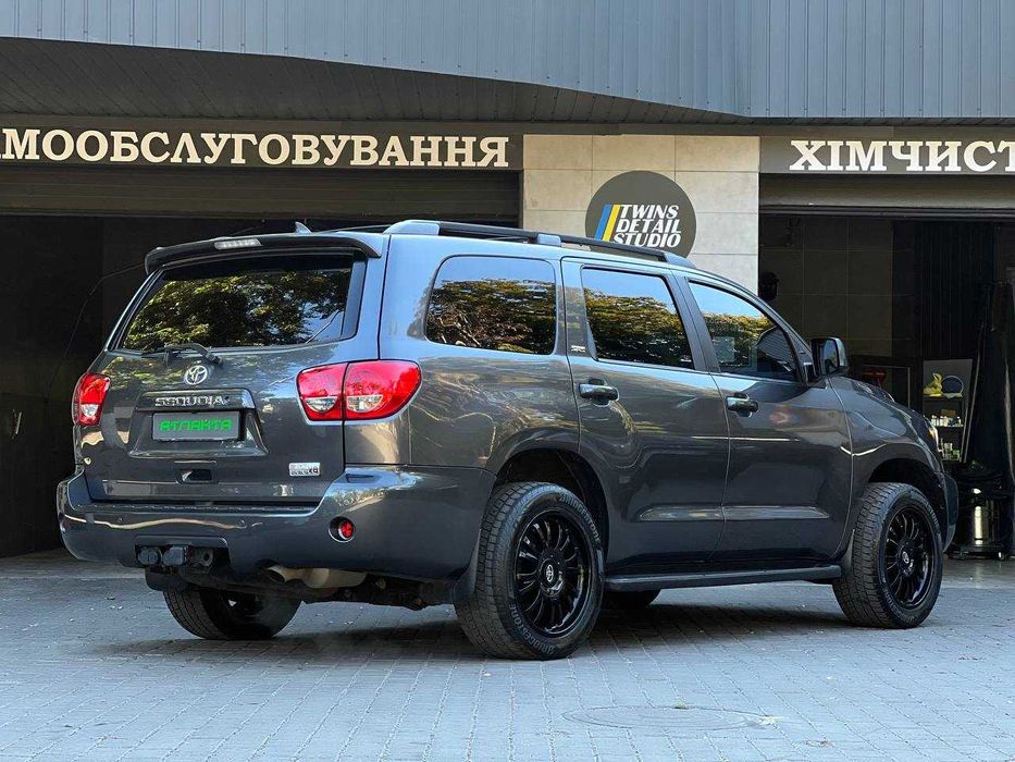 Toyota Sequoia 2016