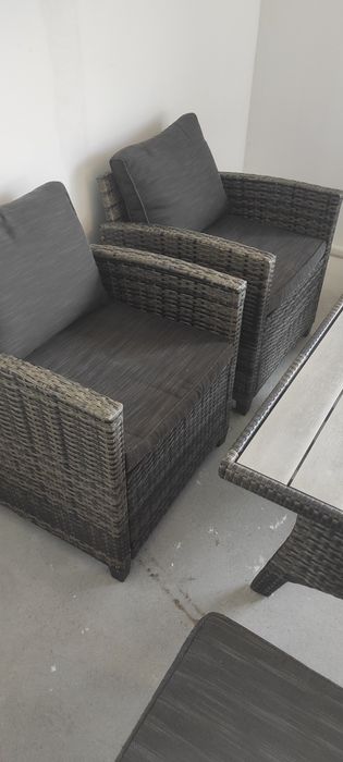 Stół sofa fotele hockery piękny komplet ratanowy
