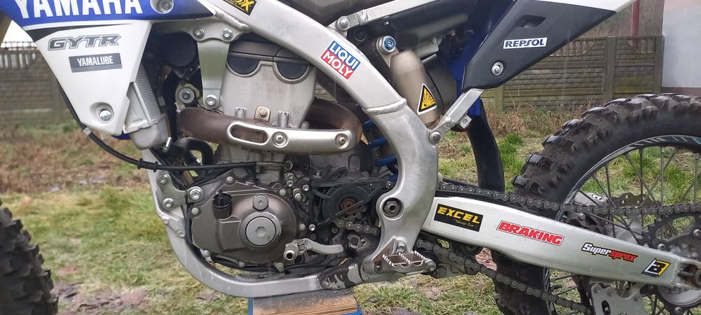 Yamaha YZ450F stan super na wtrysku