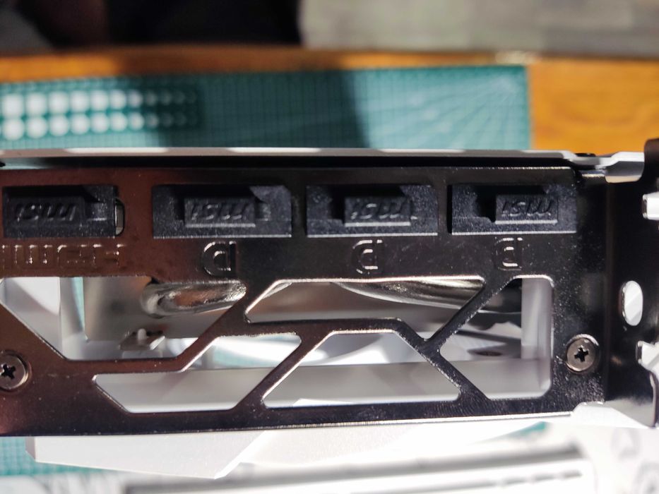 Відеокарта MSI GeForce RTX 5070 Gaming Trio White