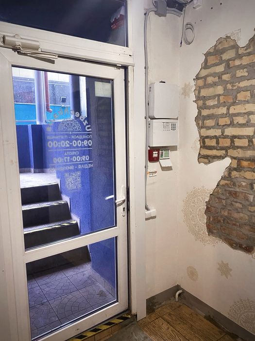 Оренда комерційного приміщення з літнім майданчиком