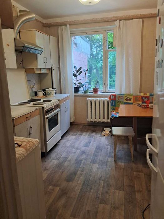 Сдам комнату в квартире. Пр.Поля, ост. Ульянова. Бомбоубежище.