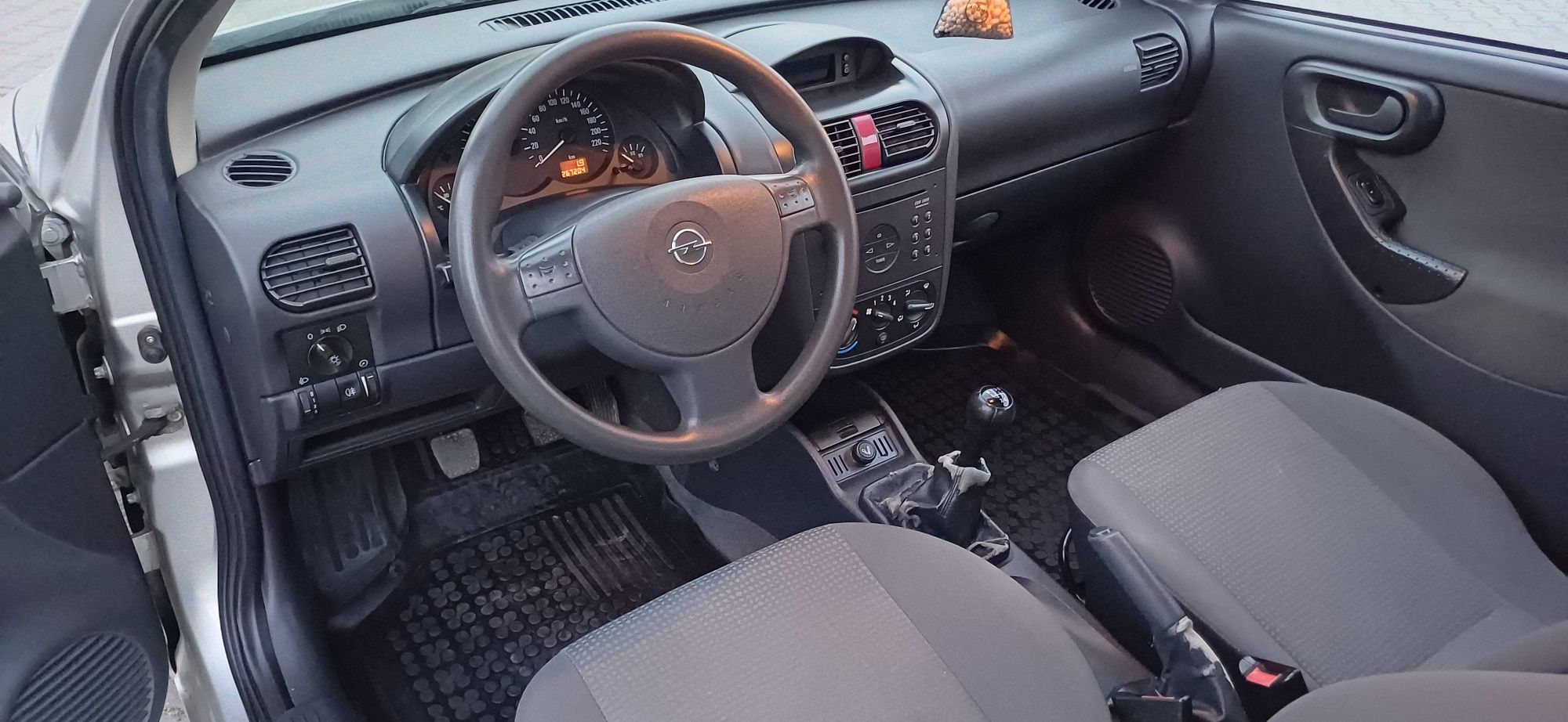 Opel Corsa Lift 1.0 12v Stan bdb szyberdach  2003r