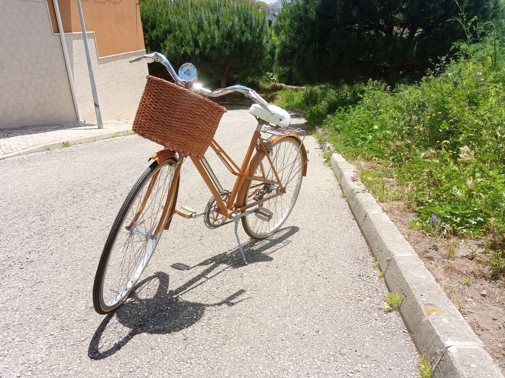 Bicicleta pasteleira restaurada