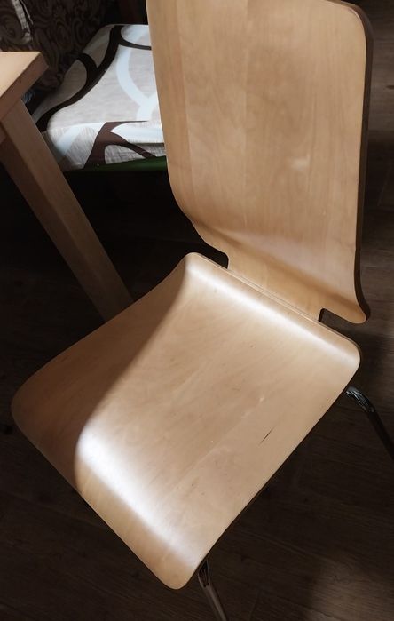 Conjunto de mesa e cadeiras