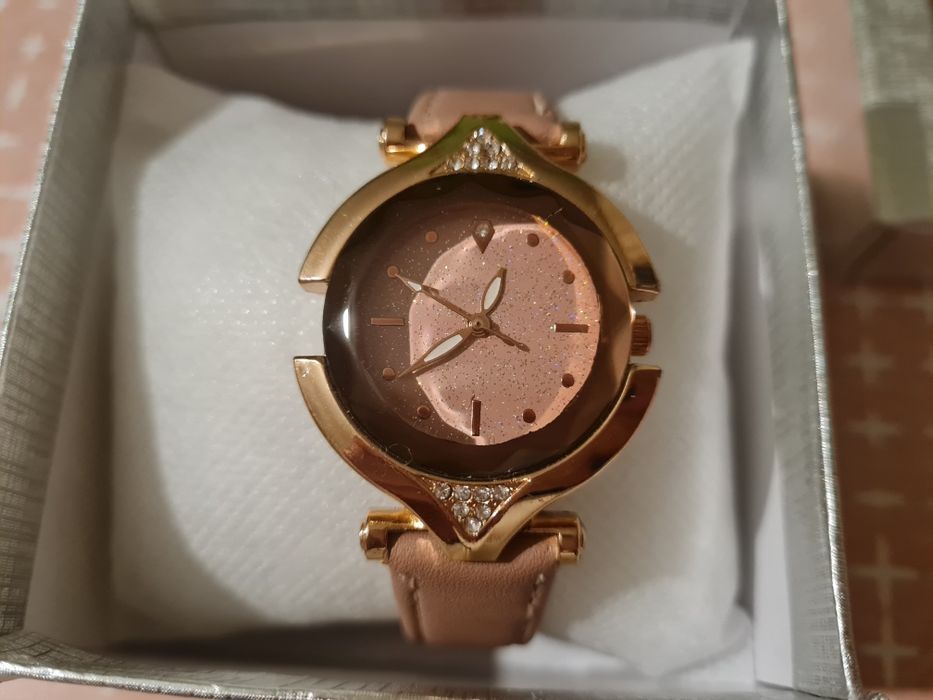 Zegarek różowy z pudełeczkiem
