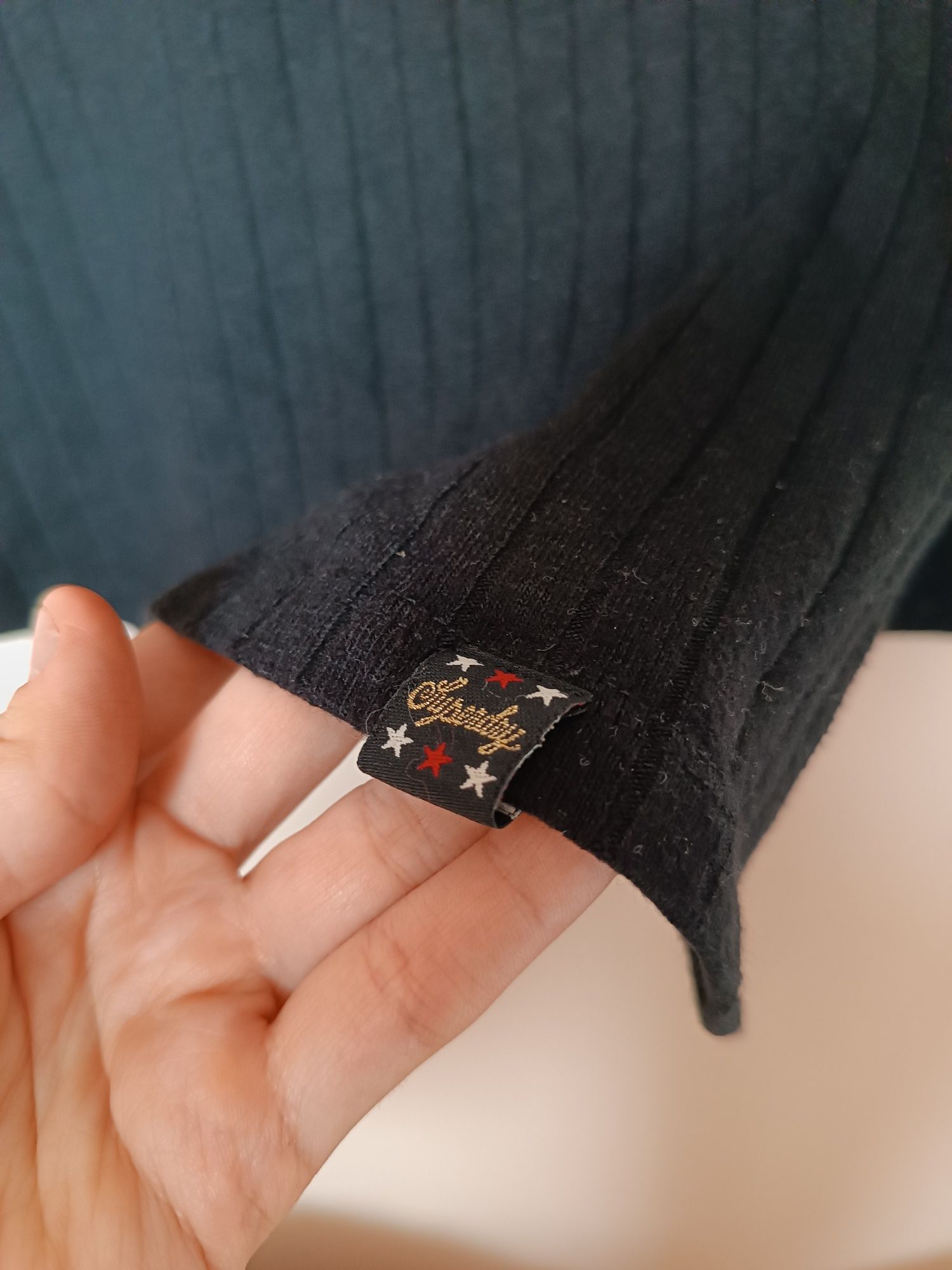Czarna kopertowa sukienka Superdry