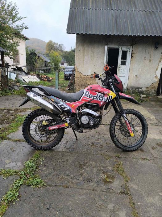 Продам  мотоцикл Геон x roud 250