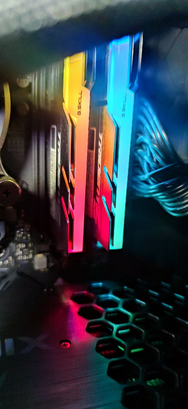 Оперативная память trident z f4-3200c16d-16gtzr. 16гб 2 плашки по 8гб