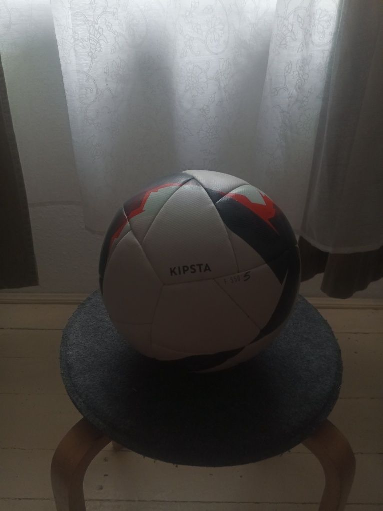 piłka nożna "kipsta"