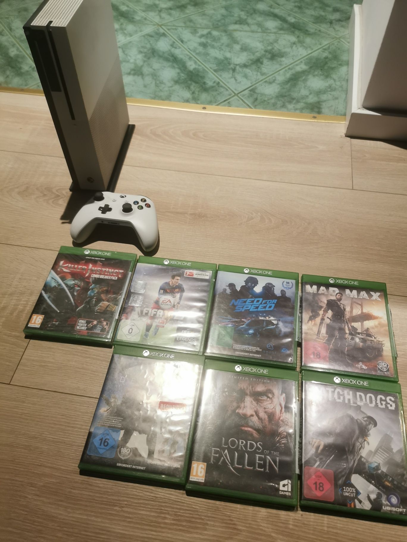 Xbox one S 2 TB, 7 gier