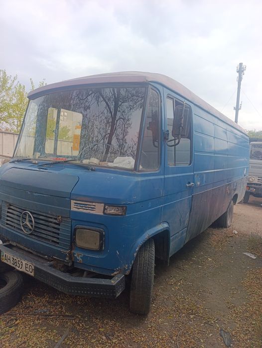 Мерседес 508Д цельнометаллический