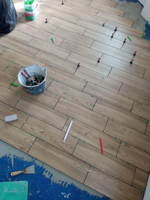 Remonty mieszkań. stolarka okienna PCV oraz aluminium