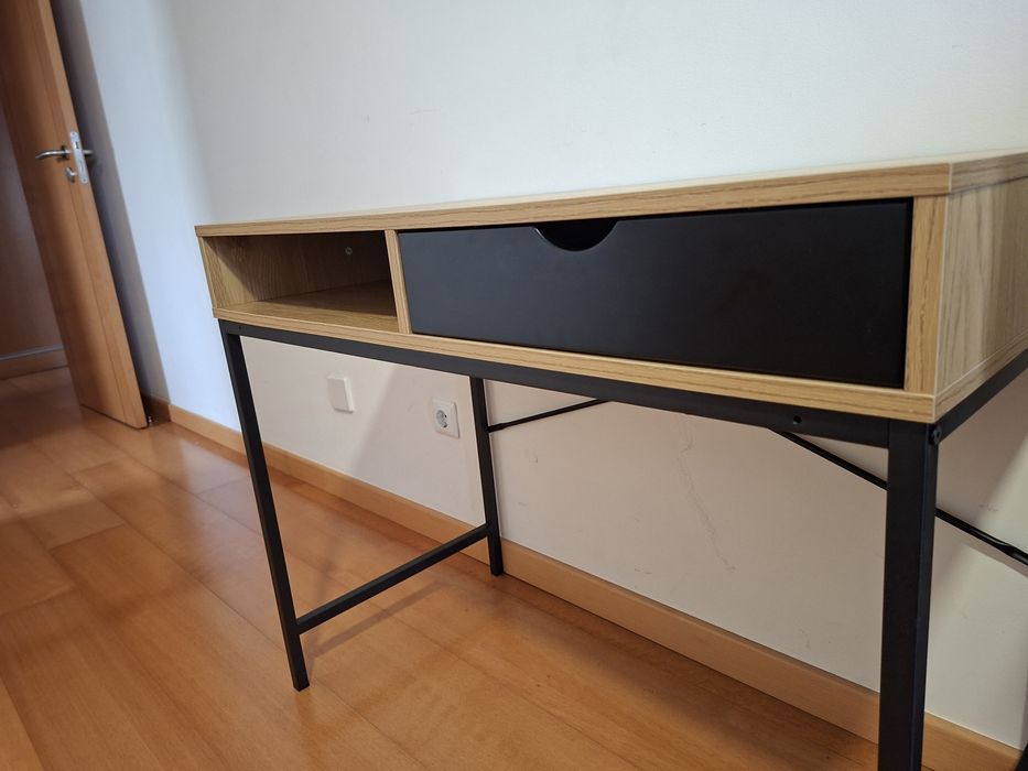 Sectetaria tampo em madeira