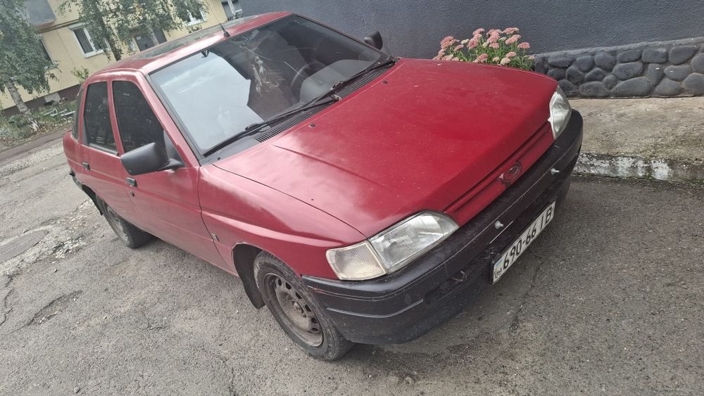 Форд ескорд 1991 рік