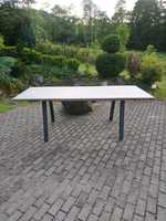 Stół do ogrodu betonowy