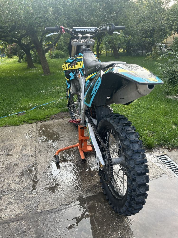 Suzuki rmz 250.