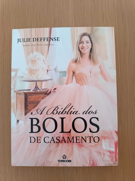 A Bíblia dos Bolos de Casamento, Julie Deffense