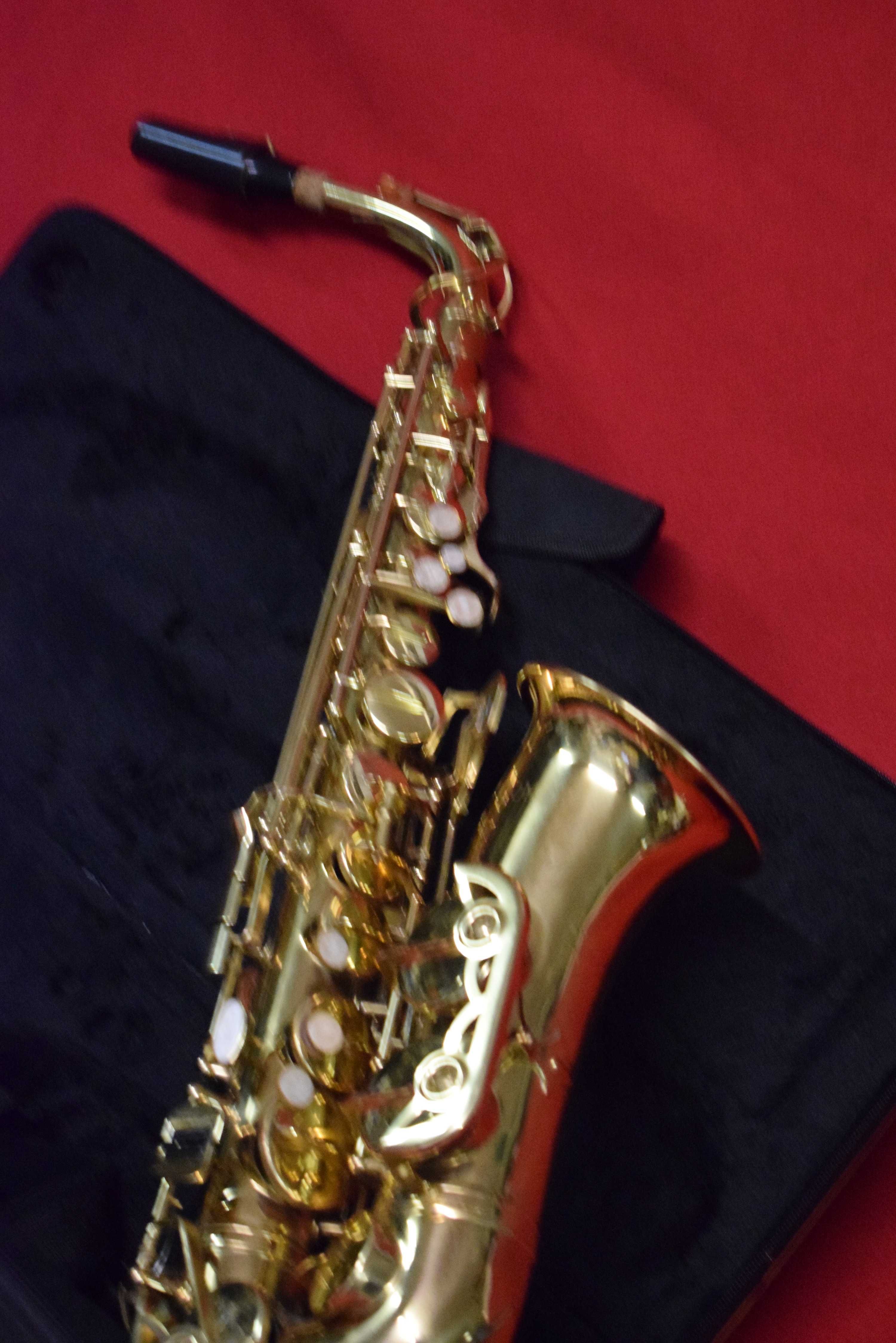 Saxophone Alto Comet Com Estojo. N 20