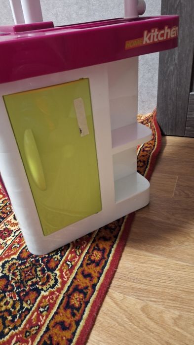 Детская пластиковая кухня