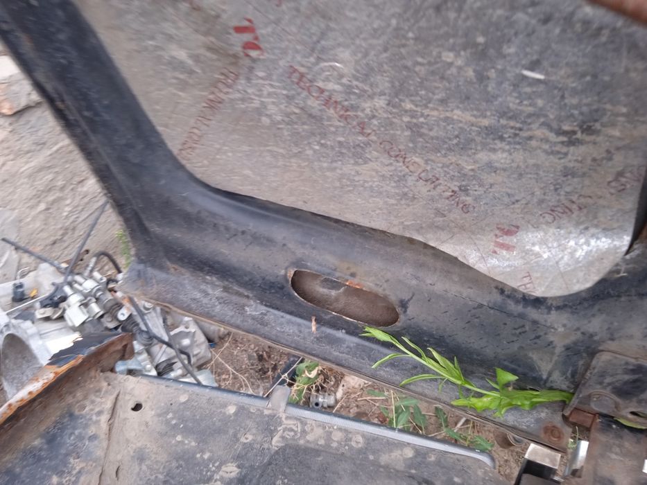 ВАЗ 2107 . Капот оригинал 600 грн.