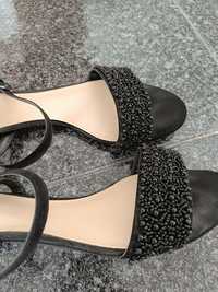 Vendo sandálias pretas tamanho 40, da Parfois